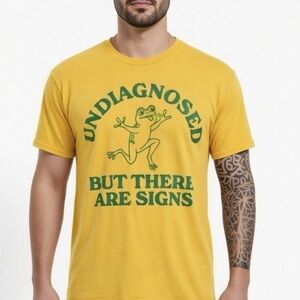 NWT sz L funny Green and Yellow Frog Reptile Tee